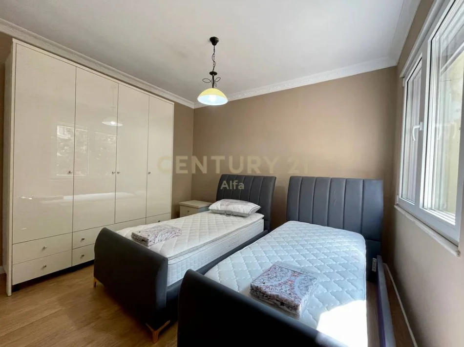 Tirane, jepet me qera apartament 2+1 Kati 1, 121 m² 650 € (Kopshti Zoologjik)