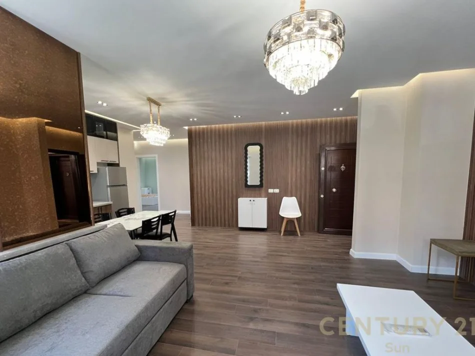 Tirane, shitet apartament 2+1+Ballkon Kati 2, 121 m² 210.000 € (Kopshti botanik)