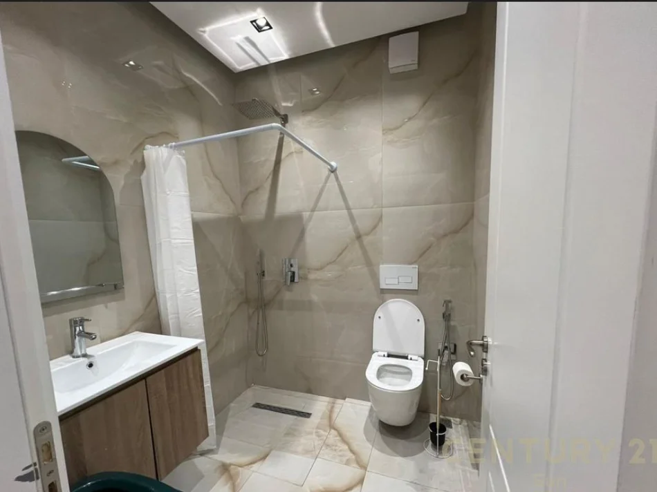 Tirane, shitet apartament 2+1+Ballkon Kati 2, 121 m² 210.000 € (Kopshti botanik)