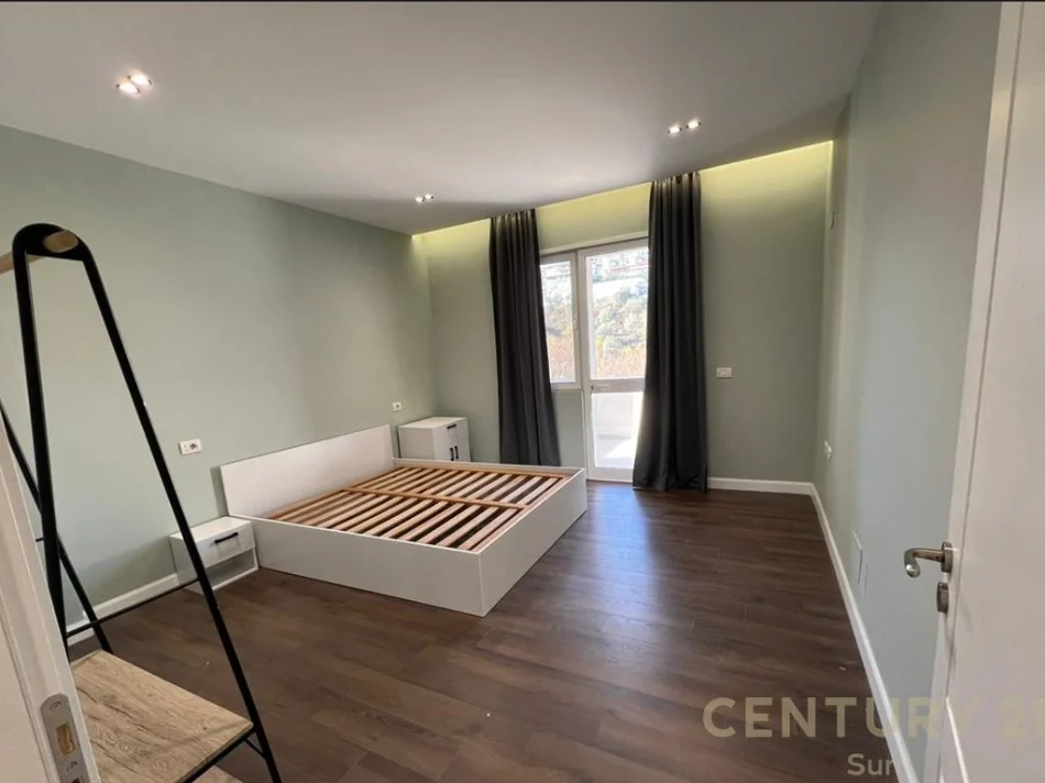 Tirane, shitet apartament 2+1+Ballkon Kati 2, 121 m² 210.000 € (Kopshti botanik)