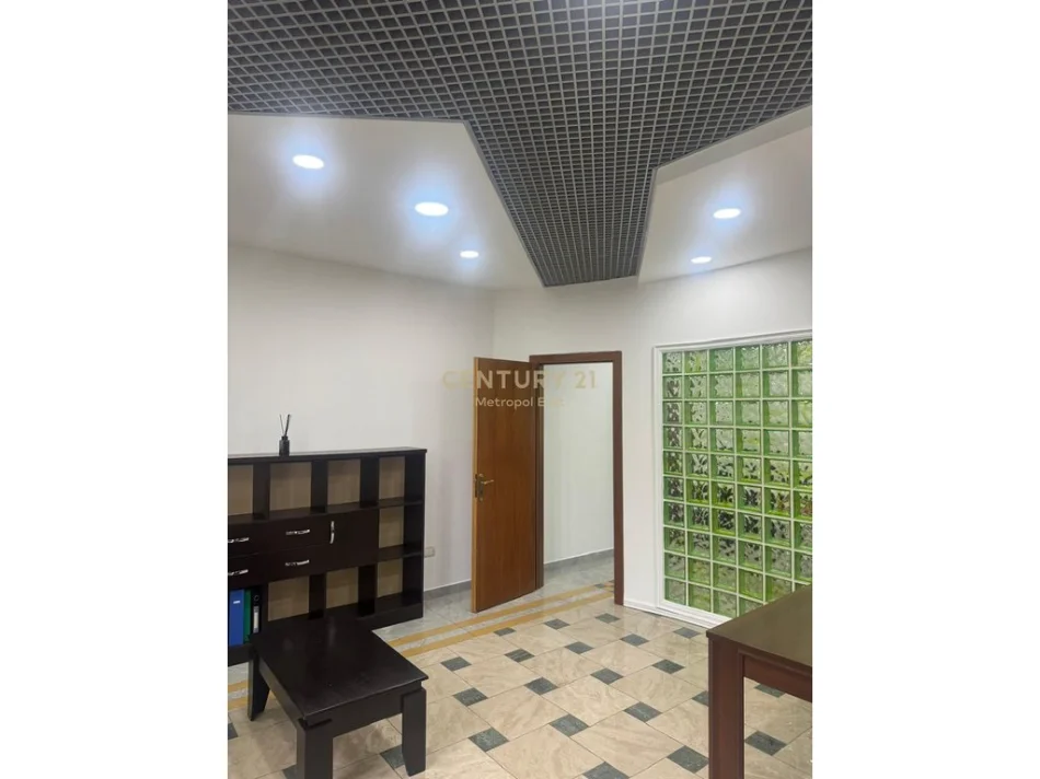 Tirane, jepet me qera zyre Kati 2, 48 m² 600 € (Kajo Karafili)