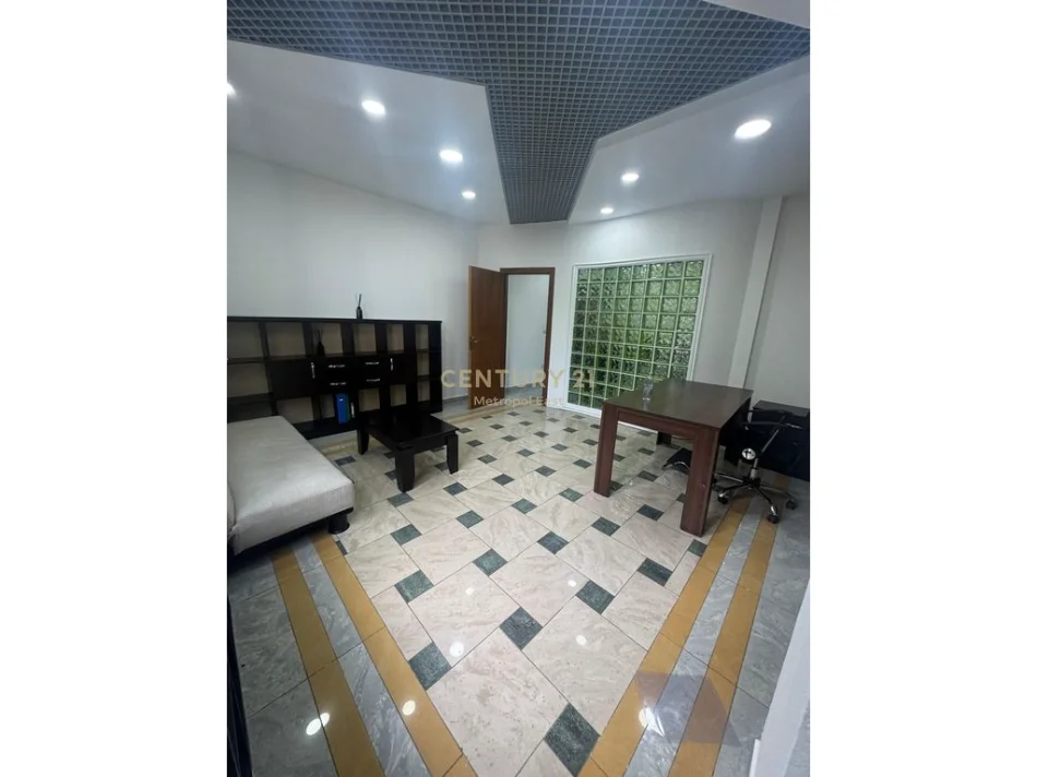 Tirane, jepet me qera zyre Kati 2, 48 m² 600 € (Kajo Karafili)