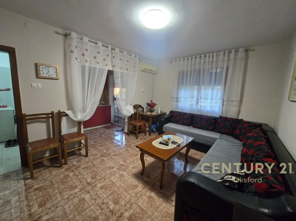 Tirane, jepet me qera apartament 1+1 Kati 3, 60 m² 480 € (TEK ISH PARKU)