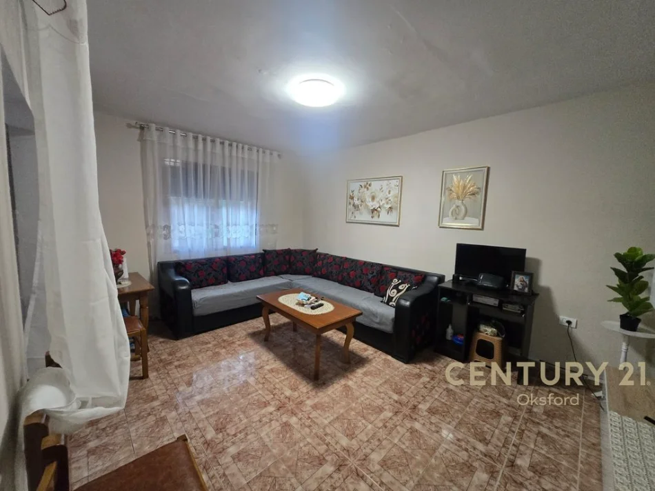 Tirane, jepet me qera apartament 1+1 Kati 3, 60 m² 480 € (TEK ISH PARKU)
