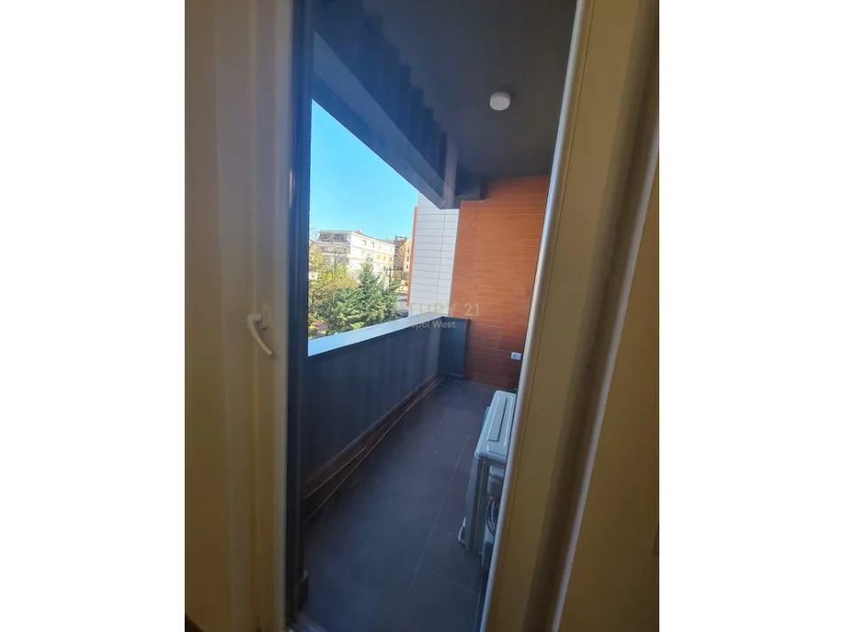 Tirane, jepet me qera apartament 1+1 Kati 3, 70 m² 700 € 