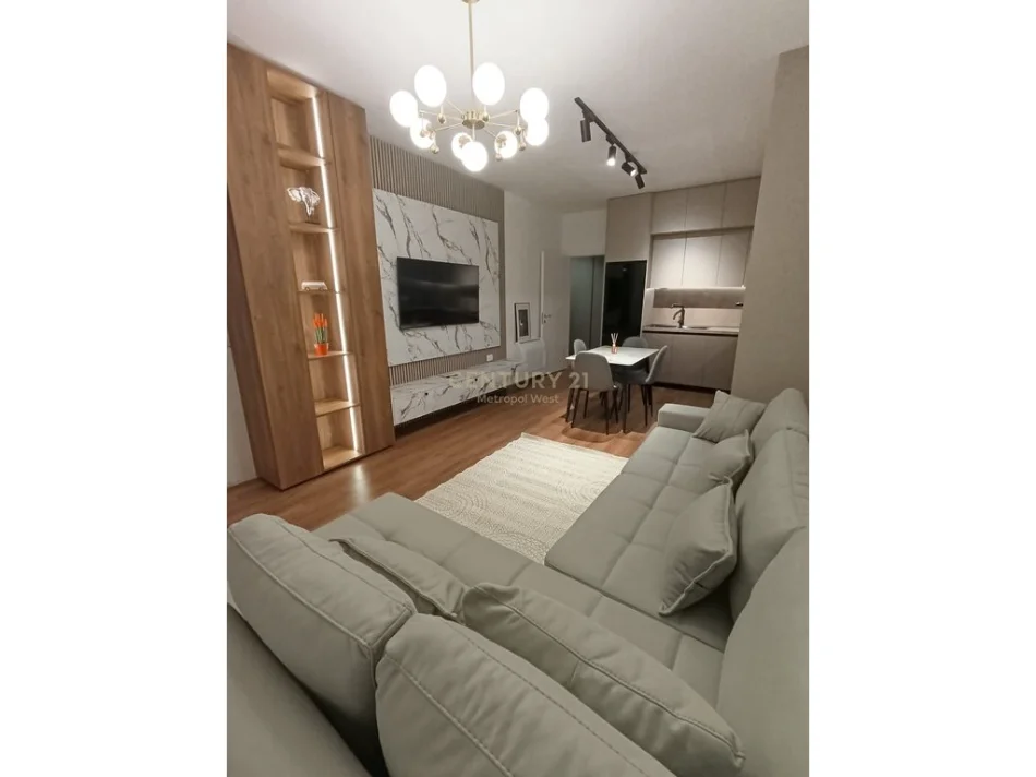 Tirane, jepet me qera apartament 1+1 Kati 3, 70 m² 700 € 