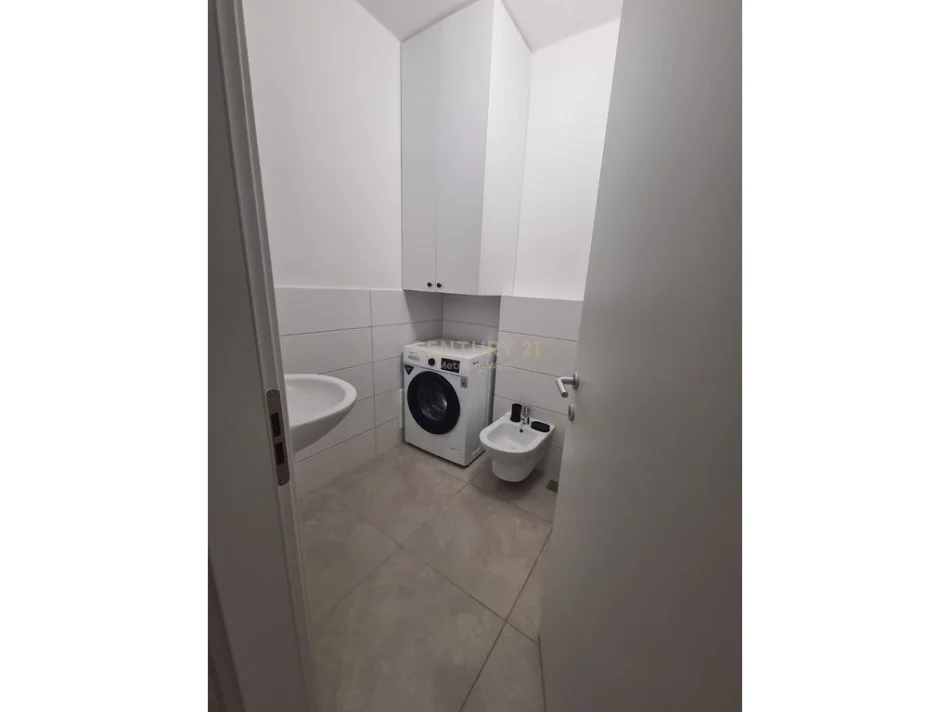 Tirane, jepet me qera apartament 1+1 Kati 3, 70 m² 700 € 