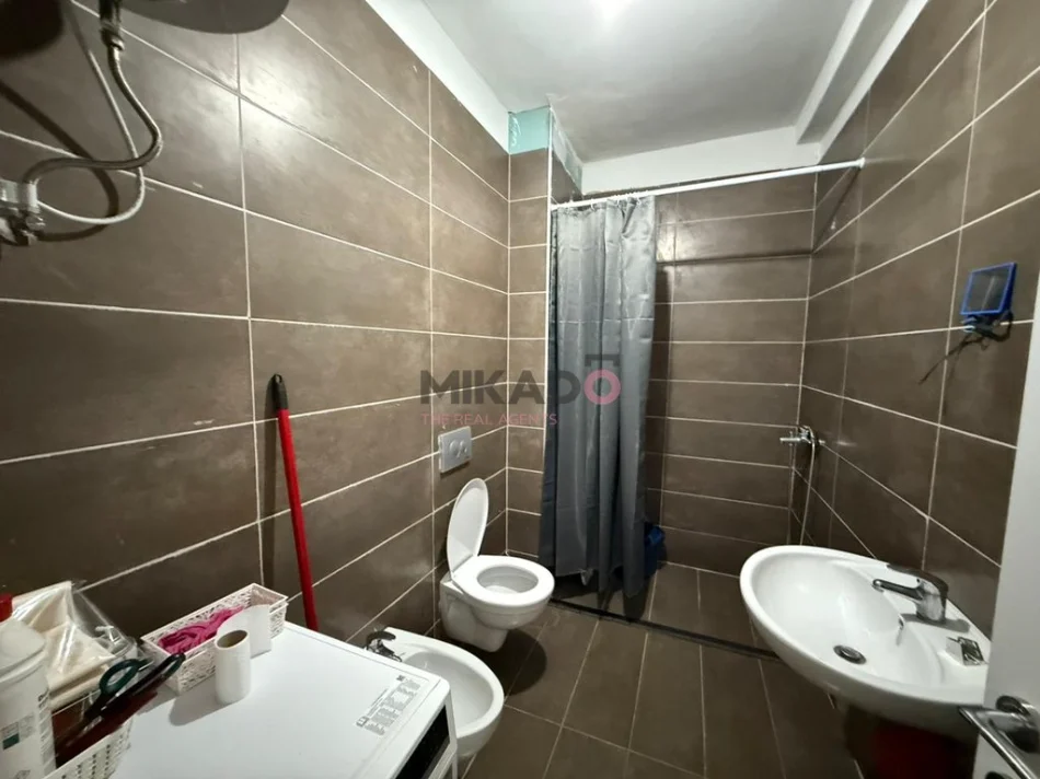 Tirane, jepet me qera apartament 1+1 Kati 10, 64 m² 450 € (Perballe Amerikan 3)