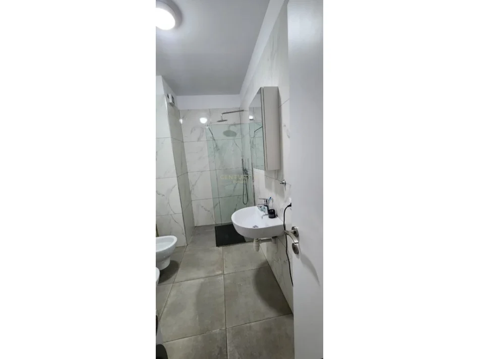 Tirane, shitet apartament 1+1 Kati 4, 66 m² 137.000 € (Qsut expert141851)