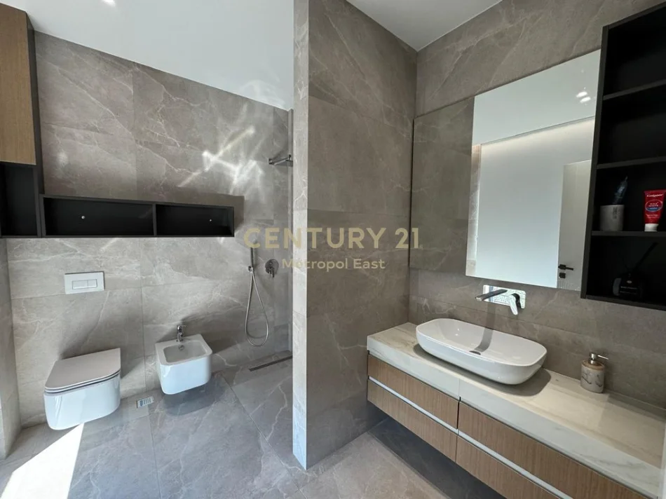 Tirane, jepet me qera apartament Vile 3 Katshe Kati 3, 465 m² 2.800 €