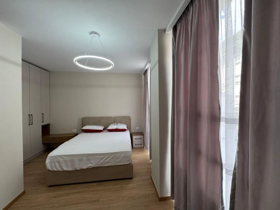 Tirane, jepet me qera apartament 1+1 Kati 2, 96 m² 750 € 