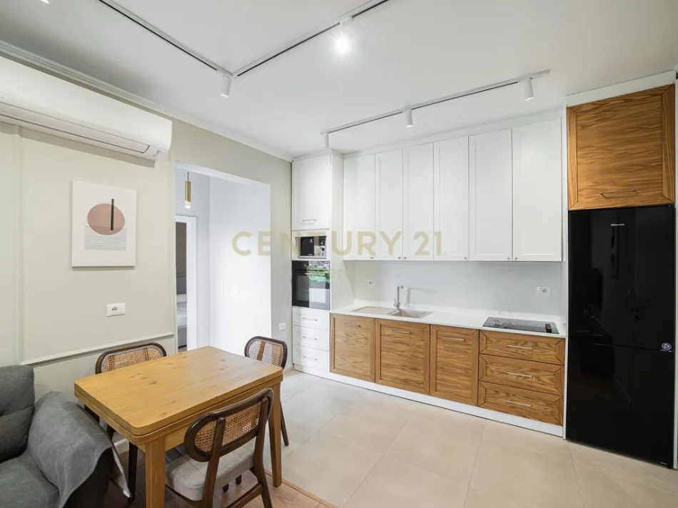 PAZARI I RI, SHESIM APARTAMENT 2+1