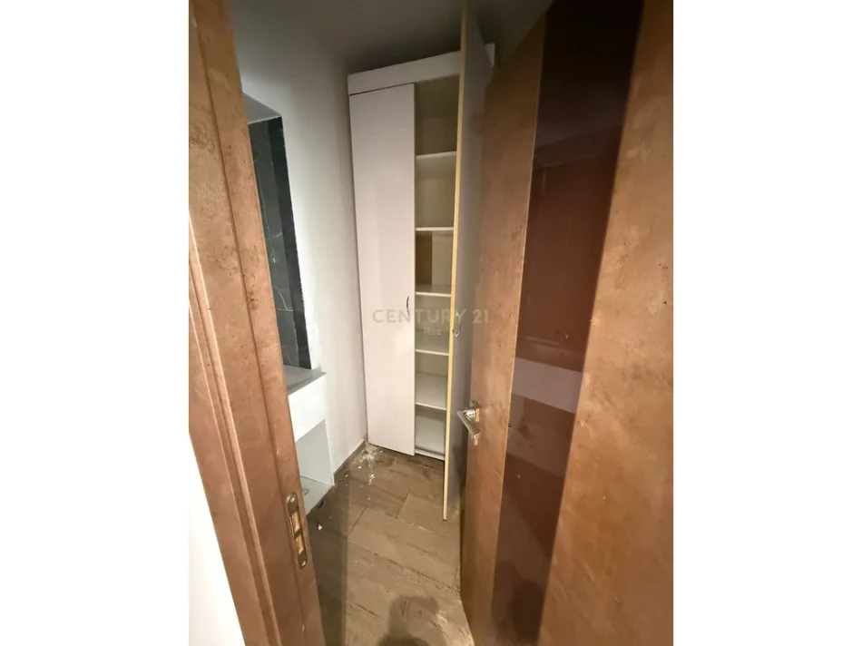 Tirane, shitet apartament 4+1 , 99 m² 210.000 € 