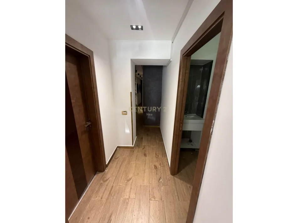 Tirane, shitet apartament 4+1 , 99 m² 210.000 € 
