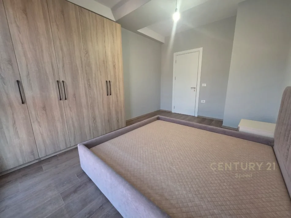 Tirane, jepet me qera apartament 2+1 Kati 3, 103 m² 570 € (Shkolla e Bashkuar)