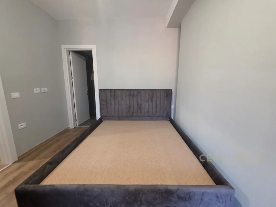 Tirane, jepet me qera apartament 2+1 Kati 3, 103 m² 570 € (Shkolla e Bashkuar)