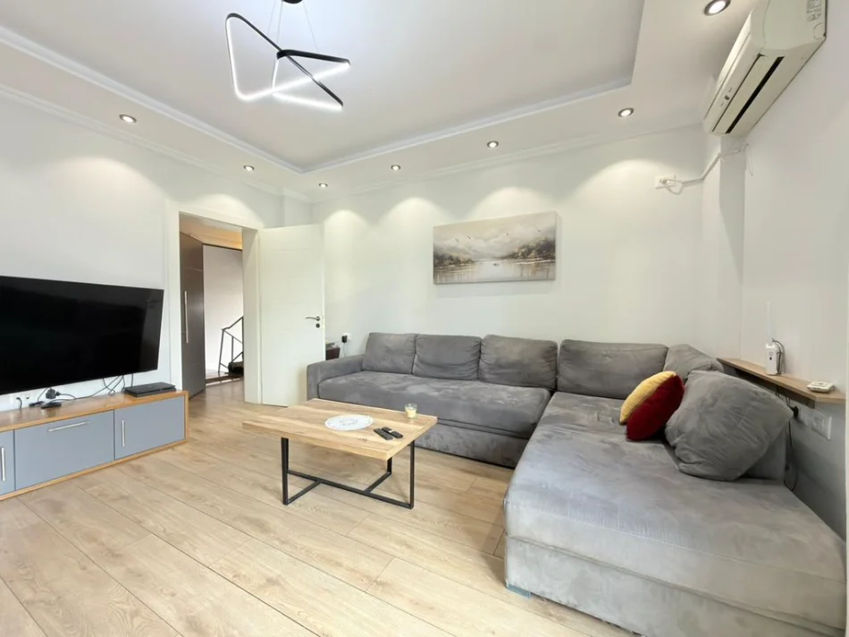 Tirane, shitet apartament 1+1 Kati 5, 65 m² 95.000 € 
