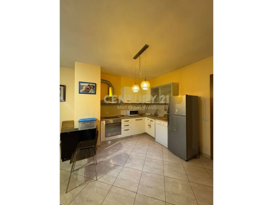 Tirane, jepet me qera apartament 1+1+Ballkon Kati 6, 68 m² 600 € (Pazari i Ri)
