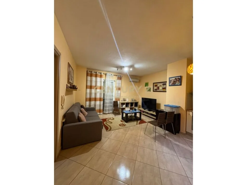 Tirane, jepet me qera apartament 1+1+Ballkon Kati 6, 68 m² 600 € (Pazari i Ri)