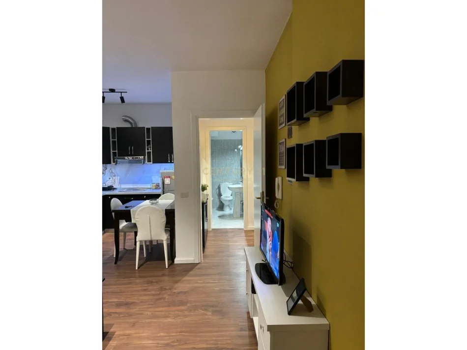 Tirane, jepet me qera apartament 1+1 Kati 1, 50 m² 550 €