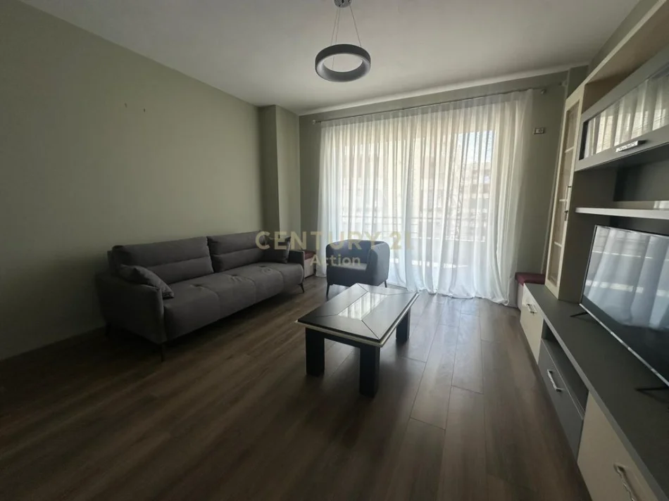 Tirane, shitet apartament 1+1 Kati 5, 73 m² 120.000 € (astiri)
