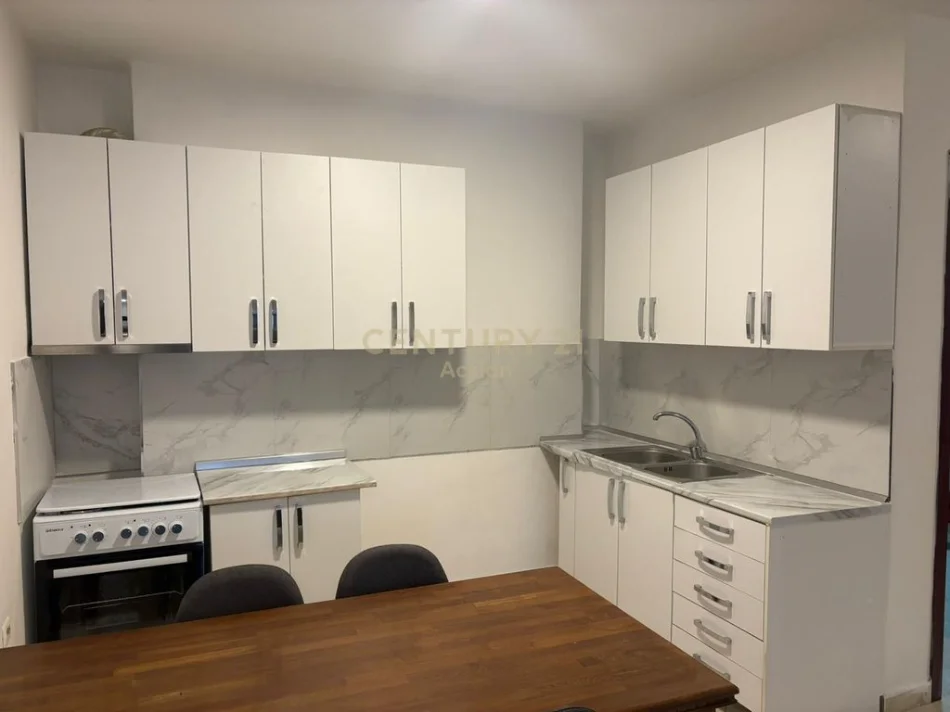 Tirane, jepet me qera apartament 2+1 Kati 5, 93 m² 470 € (Astir)