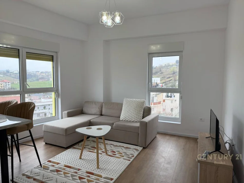 Tirane, jepet me qera apartament 1+1 Kati 7, 61 m² 450 € (Ali Demi bosko142007)
