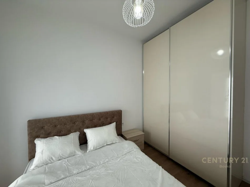 Tirane, jepet me qera apartament 1+1 Kati 7, 61 m² 450 € (Ali Demi bosko142007)