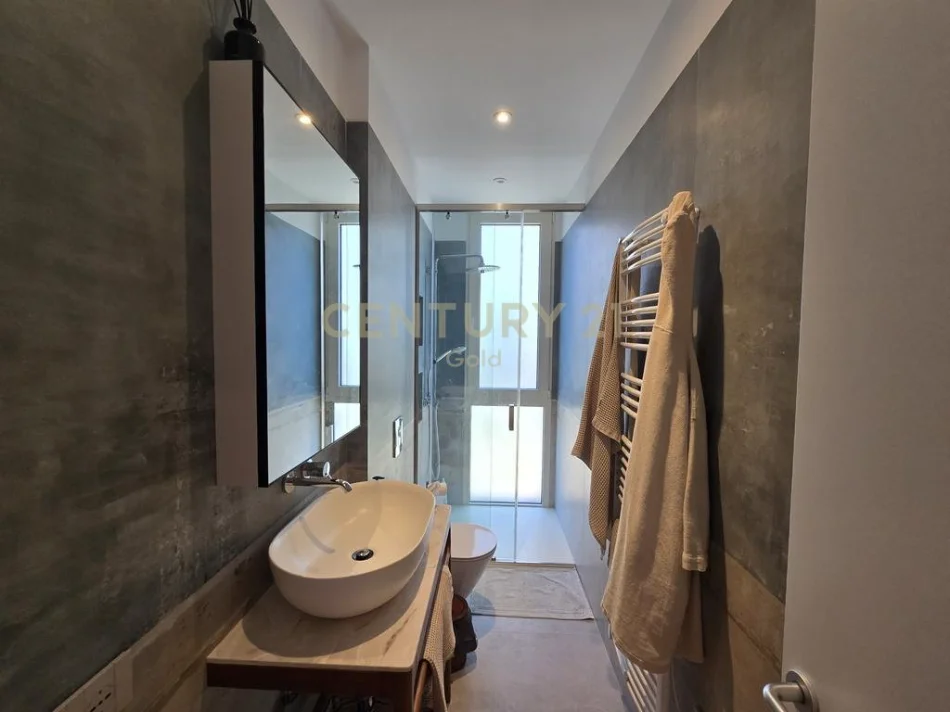 Vlore, shitet apartament 3+1+Ballkon Kati 1, 156 m² 850.000 € (DHERMI)