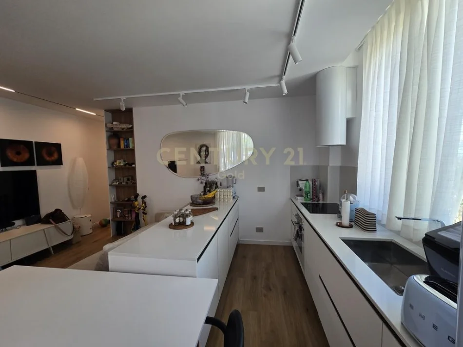 Vlore, shitet apartament 3+1+Ballkon Kati 1, 156 m² 850.000 € (DHERMI)