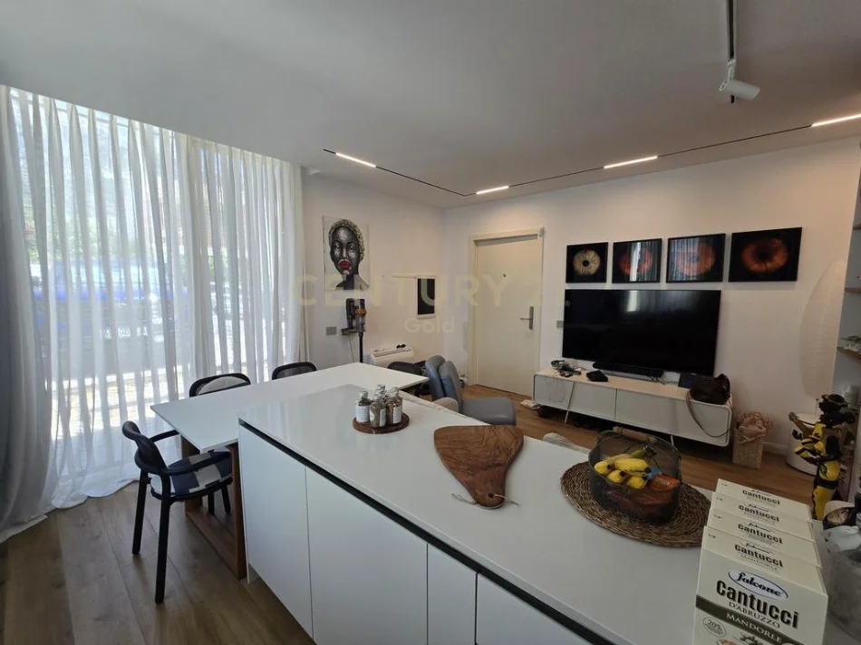 Vlore, shitet apartament 3+1+Ballkon Kati 1, 156 m² 850.000 € (DHERMI)