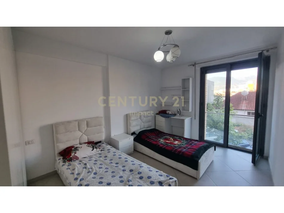 Tirane, jepet me qera apartament 2+1+Ballkon Kati 1, 107 m² 850 € (don bosko)