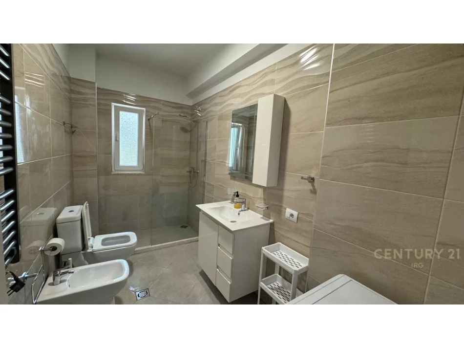 Tirane, jepet me qera apartament 2+1 Kati 3, 107 m² 750 € (Kopshti Botanik)