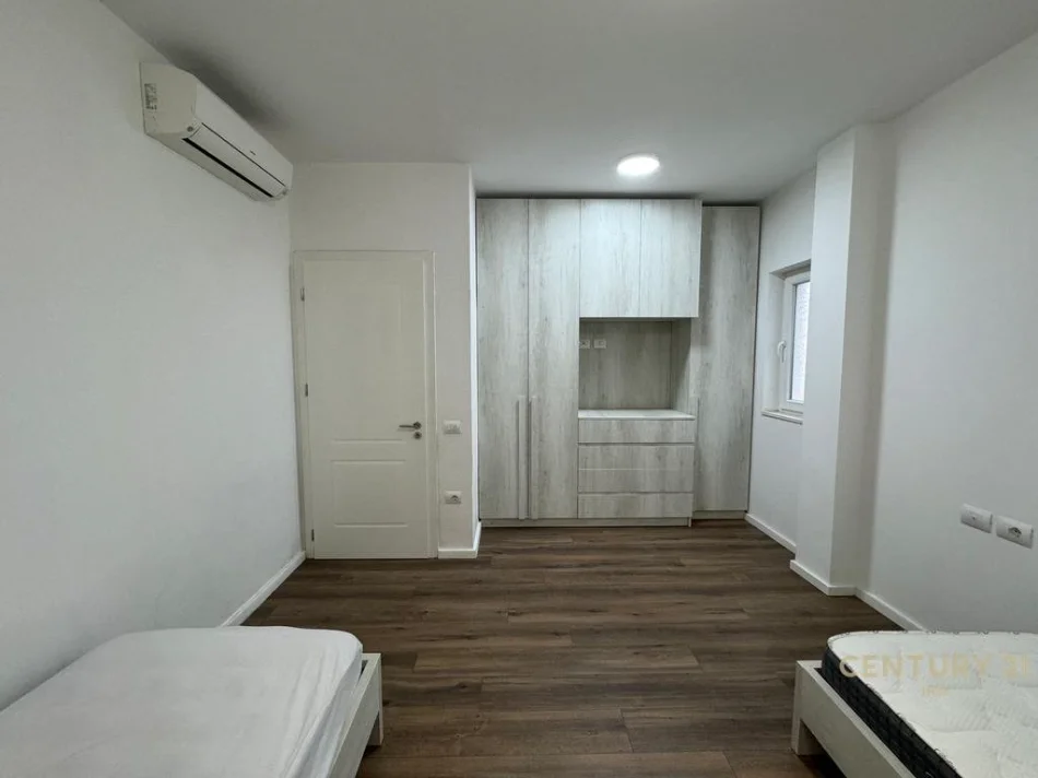 Tirane, jepet me qera apartament 2+1+Ballkon Kati 3, 107 m² 750 € (kopshti botanik)