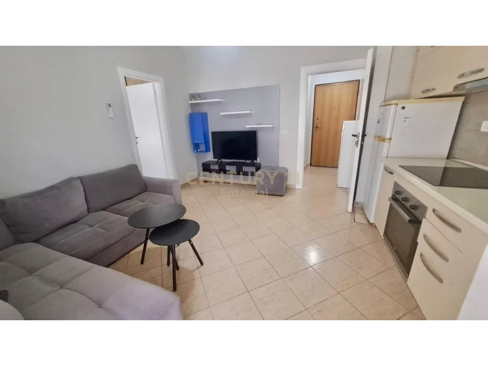 Tirane, jepet me qera apartament 1+1 Kati 3, 52 m² 450 € (xhamllik)
