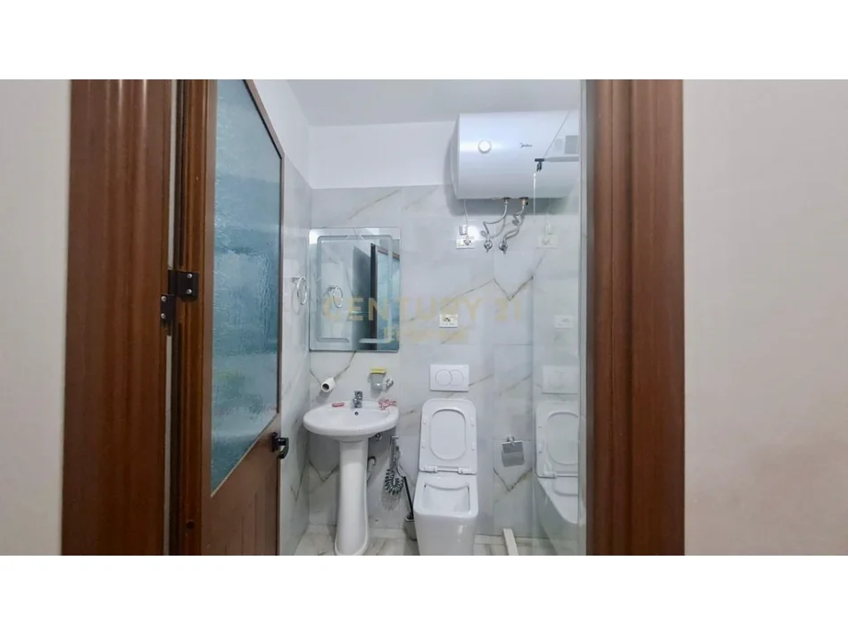 Tirane, jepet me qera apartament 1+1 Kati 3, 52 m² 450 € (xhamllik)