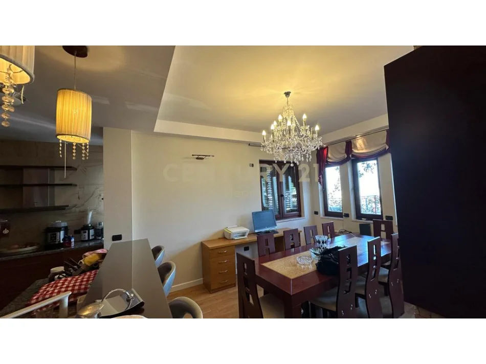 Tirane, shitet apartament 3+1+Ballkon Kati 7, 285 m² 420.000 € (kodra e diellit)