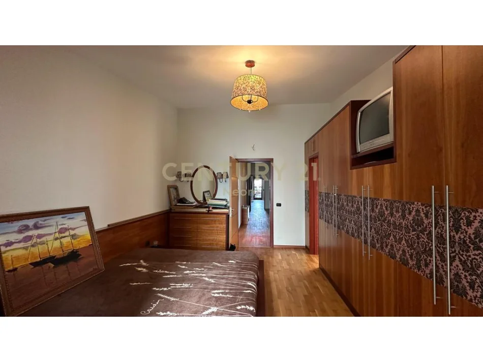 Tirane, shitet apartament 3+1+Ballkon Kati 7, 285 m² 420.000 € (kodra e diellit)