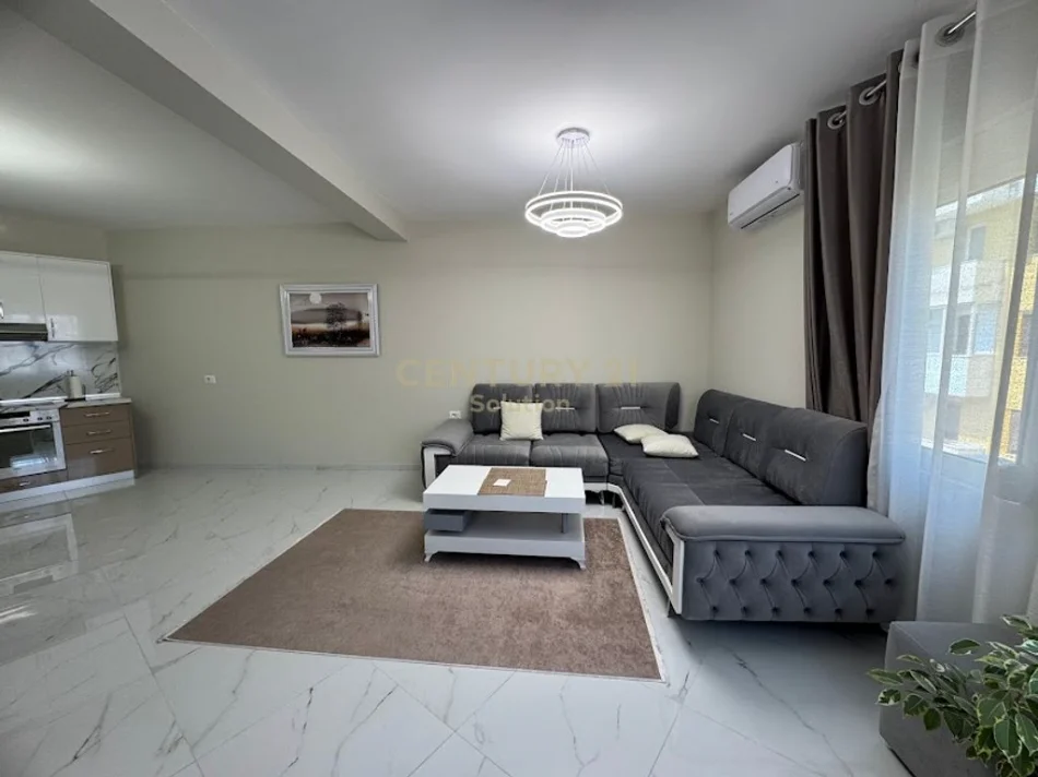 Tirane, jepet me qera apartament 1+1 Kati 5, 70 m² 650 € (mine peza)