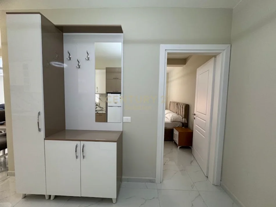 Tirane, jepet me qera apartament 1+1 Kati 5, 70 m² 650 € (mine peza)