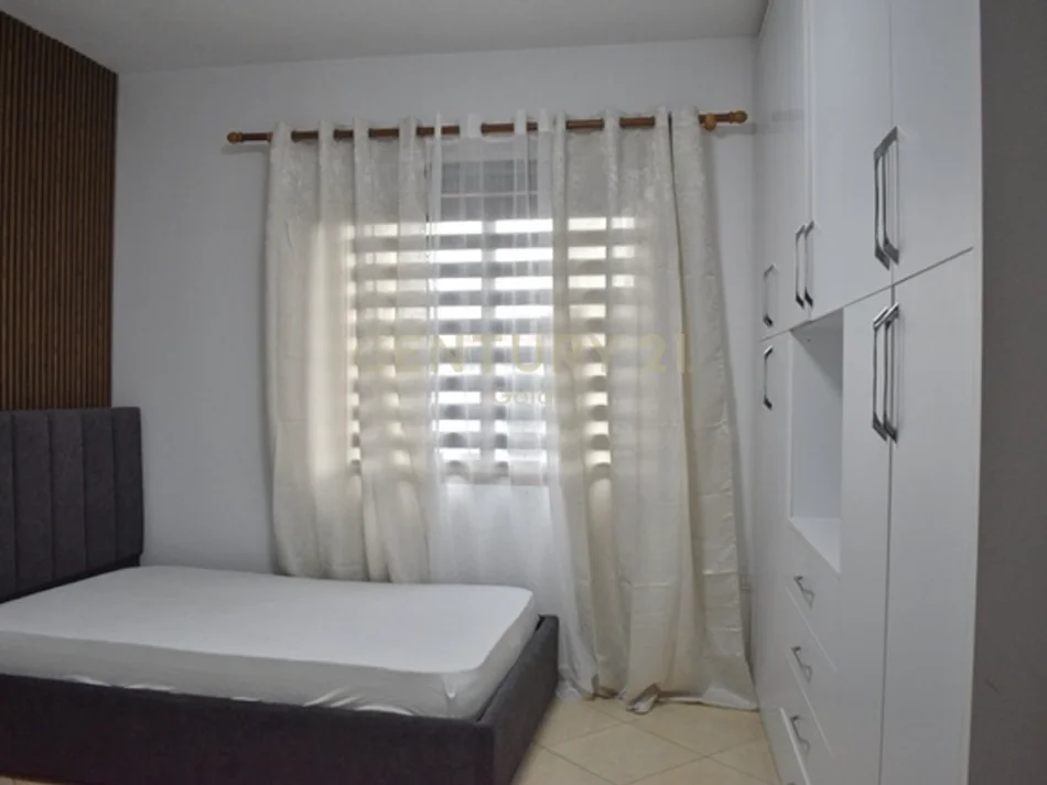 Tirane, jepet me qera apartament 2+1+Ballkon Kati 4, 105 m² 650 € (don bosko)