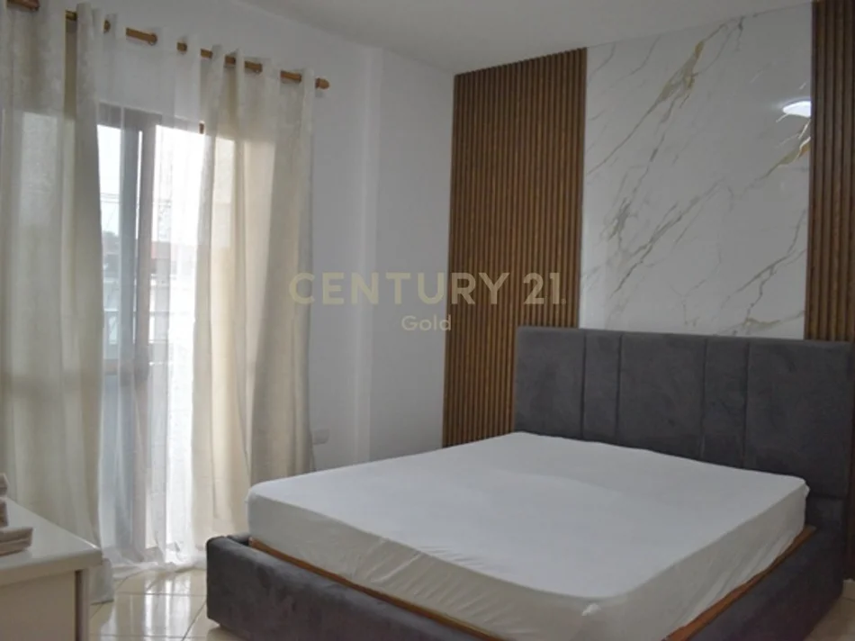 Tirane, jepet me qera apartament 2+1+Ballkon Kati 4, 105 m² 650 € (don bosko)