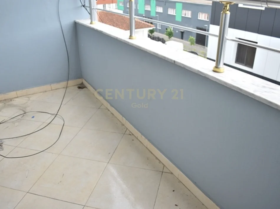 Tirane, jepet me qera apartament 2+1+Ballkon Kati 4, 105 m² 650 € (don bosko)