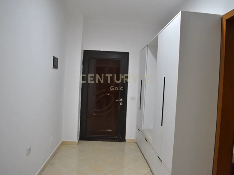Tirane, jepet me qera apartament 2+1+Ballkon Kati 4, 105 m² 650 € (don bosko)