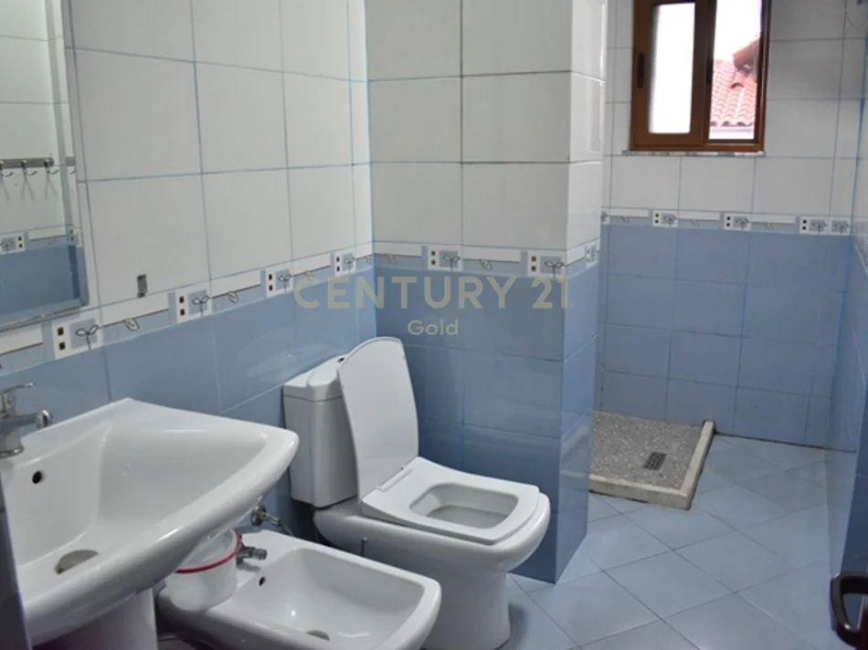 Tirane, jepet me qera apartament 2+1+Ballkon Kati 4, 105 m² 650 € (don bosko)