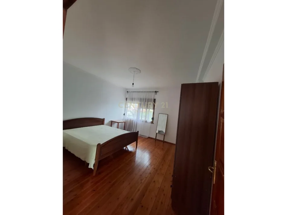 Tirane, jepet me qera Vile 2+1+Ballkon Kati 4, 121 m² 450 € (Shkoze)