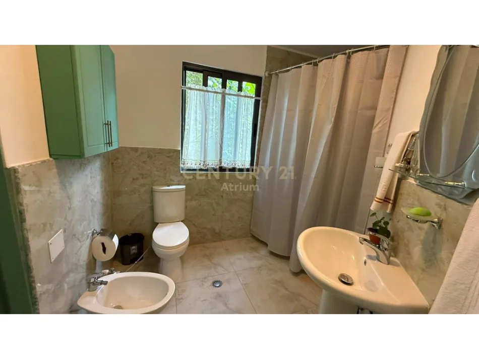Tirane, jepet me qera ambjent biznesi Kati 0, 30 m² 400 € (Ali Demi Atrium142100)