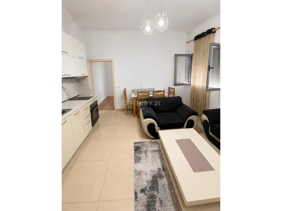 Tirane, jepet me qera apartament 1+1 Kati 1, 50 m² 400 € (Kopshti botanik)