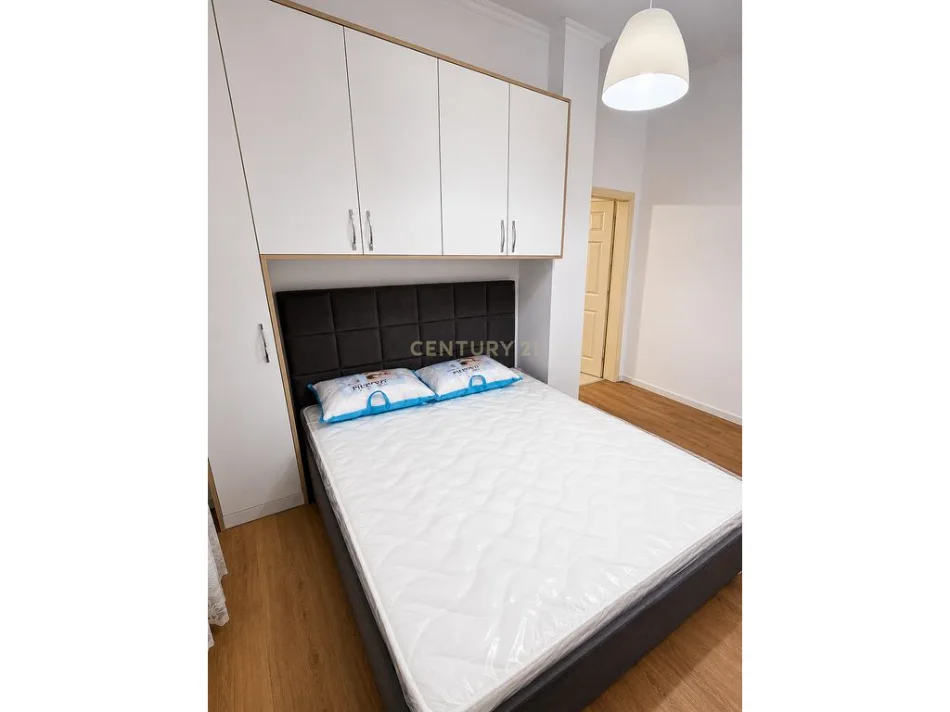 Tirane, jepet me qera apartament 1+1 Kati 1, 50 m² 400 € (kopshti botanik)