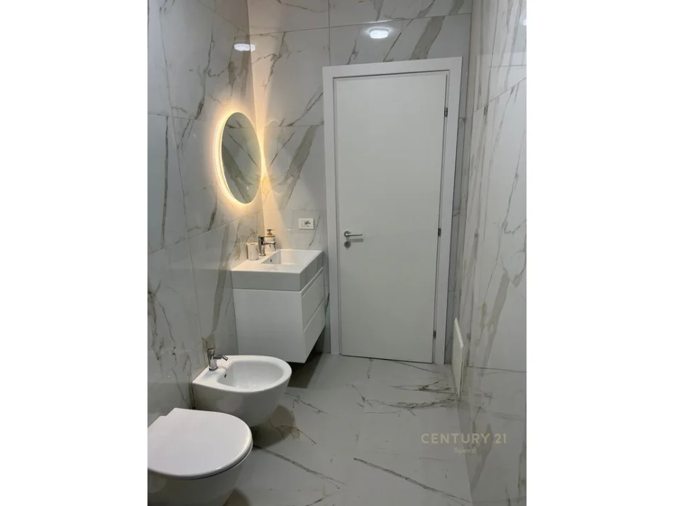 Tirane, jepet me qera apartament 2+1 Kati 6, 99 m² 900 € (Shkolla e Kuqe SPEED142106)